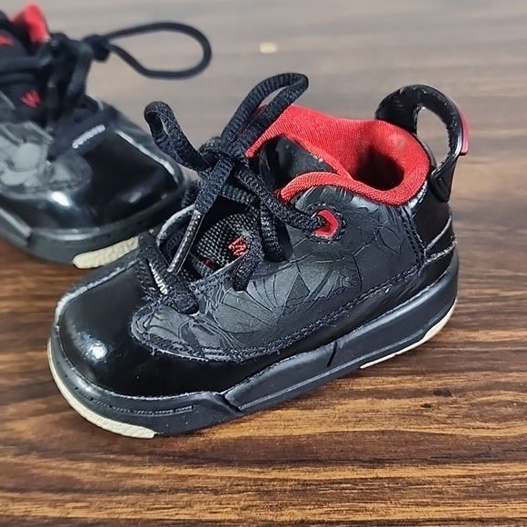 Kids 9 Jordan Dub Zero Mid Athletic Shoes Black Red Size 4.5 C - Picture 10 of 11